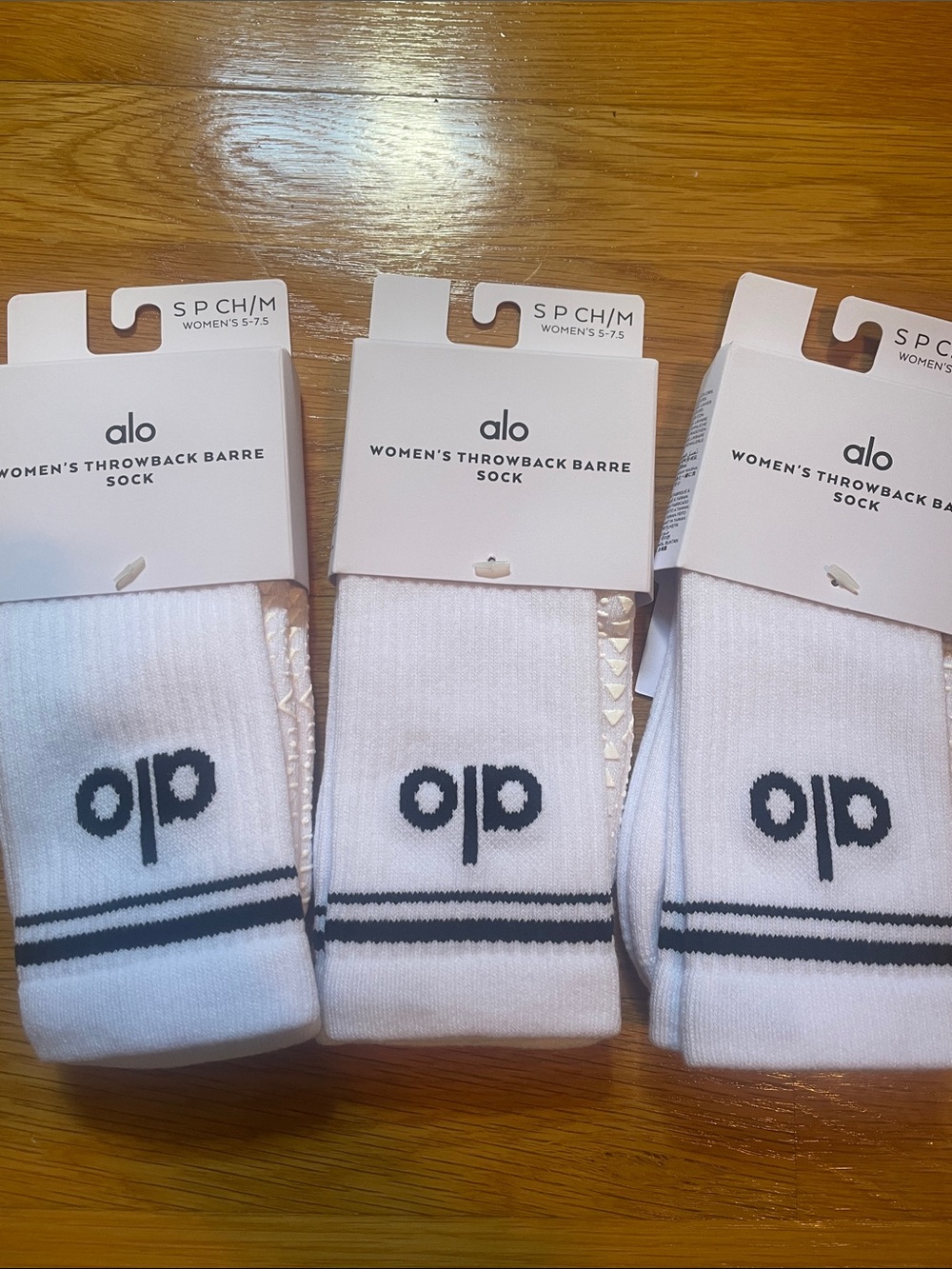 NWT New with Tags Authentic ALO Yoga Womens Throwback Barre Socks White Non-Slip
